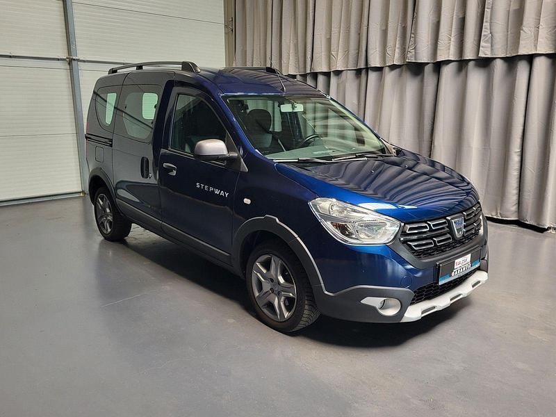 Gebraucht Dacia Dokker Stepway 131 PS (96 kW) 2020 Blau Van / Kleinbus