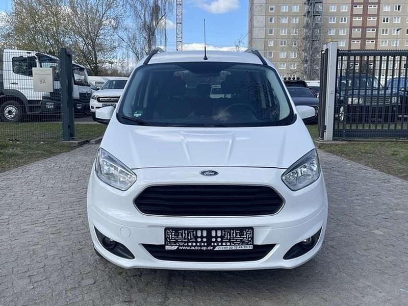 Gebraucht Ford Tourneo Courier Titanium 101 PS (74 kW) 2017 Weiß Van / Kleinbus