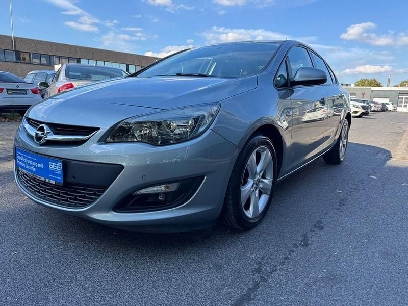 Silber Gebraucht 2015 Opel Astra Limousine | 7.290 € (Guter Preis) - Bild 1/4