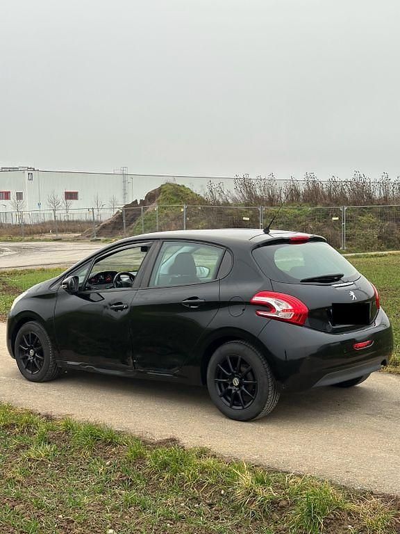 Gebraucht Peugeot 208 82 PS (60 kW) 2012 Schwarz Kleinwagen