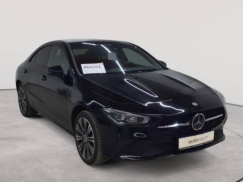 Kosmosschwarz metallic Gebraucht 2022 Mercedes CLA250e Progressive Limousine | 23.990 € (Superpreis) - Bild 1/4