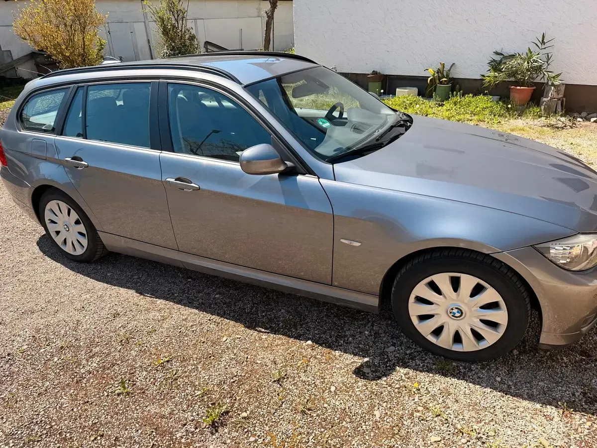 Gebraucht BMW 318 143 PS (105 kW) 2011 Grau Kombi