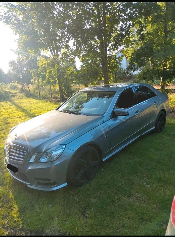 Grau Gebraucht 2013 Mercedes E300 Avantgarde Limousine | 13.999 € (Guter Preis) - Bild 1/4