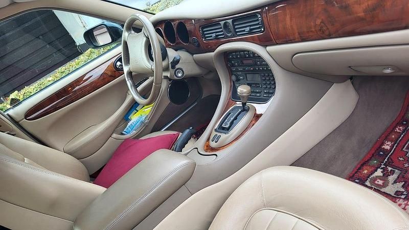 Grün Gebraucht 1998 Jaguar XJ Executive Limousine | 21.000 € - Bild 1/4