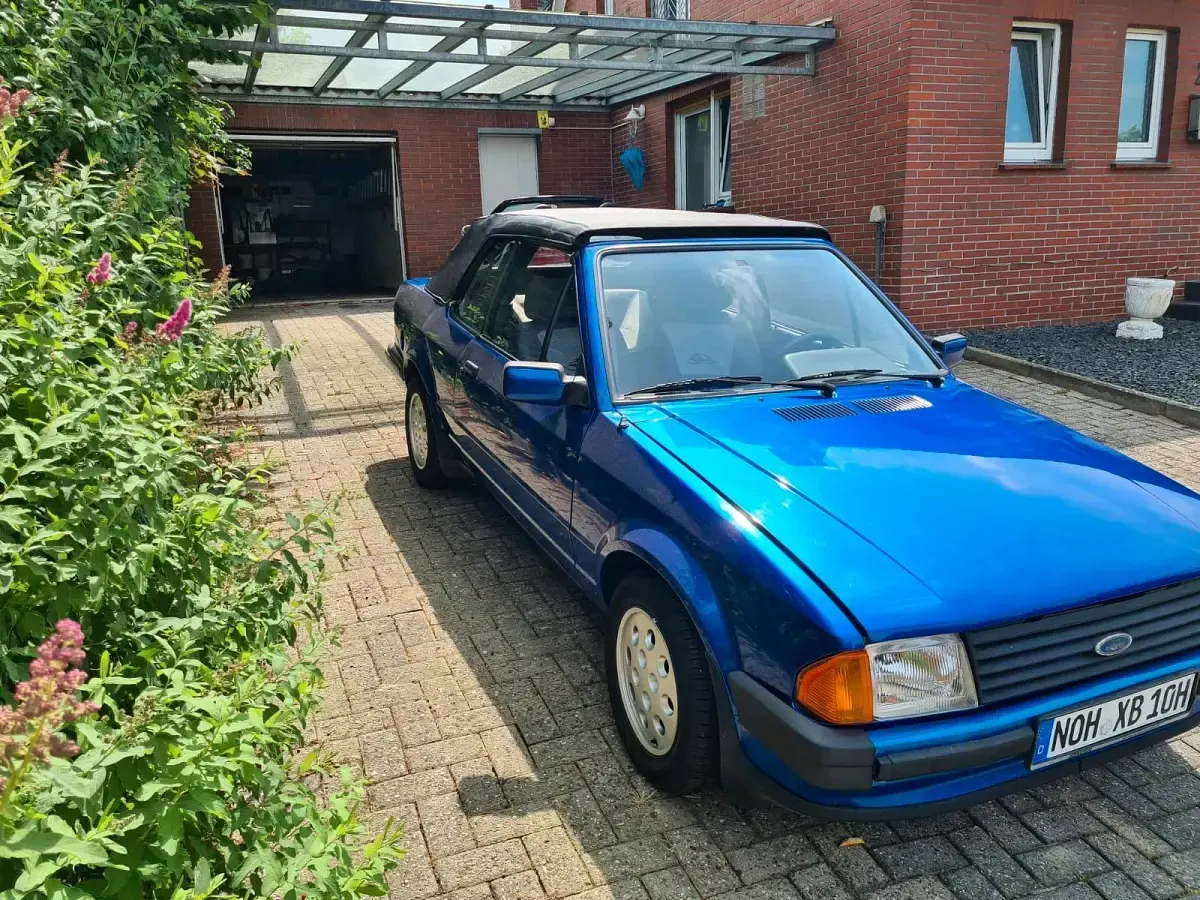 Gebraucht Ford Escort Cabriolet 106 PS (77 kW) 1984 Blau Cabrio