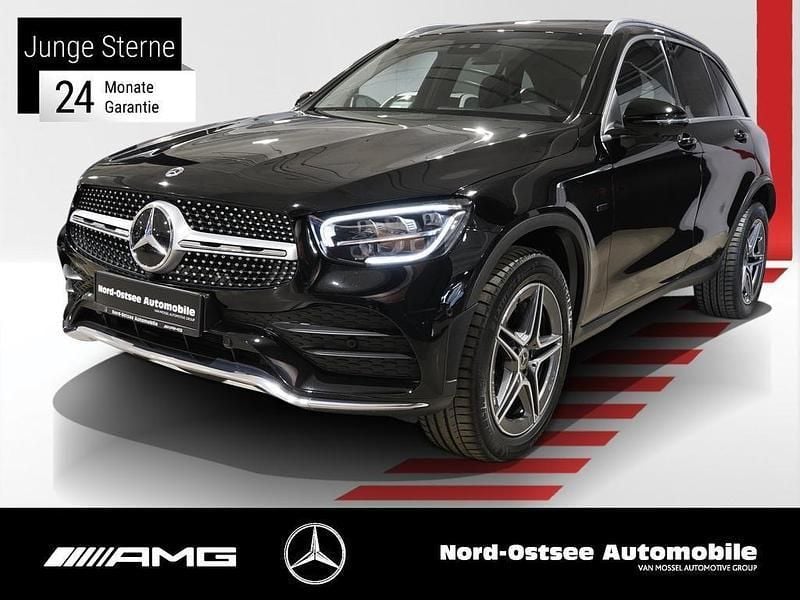 Unilack schwarz Gebraucht 2021 Mercedes GLC300e AMG SUV | 42.290 € (Fairer Preis) - Bild 1/4