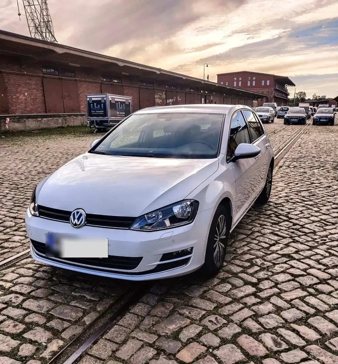 Gebraucht VW Golf VII Allstar 110 PS (80 kW) 2017 Weiß Coupé