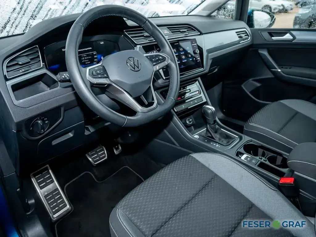 Gebraucht VW Touran Active 150 PS (110 kW) 2023 Caribbean blue metallic Van / Kleinbus