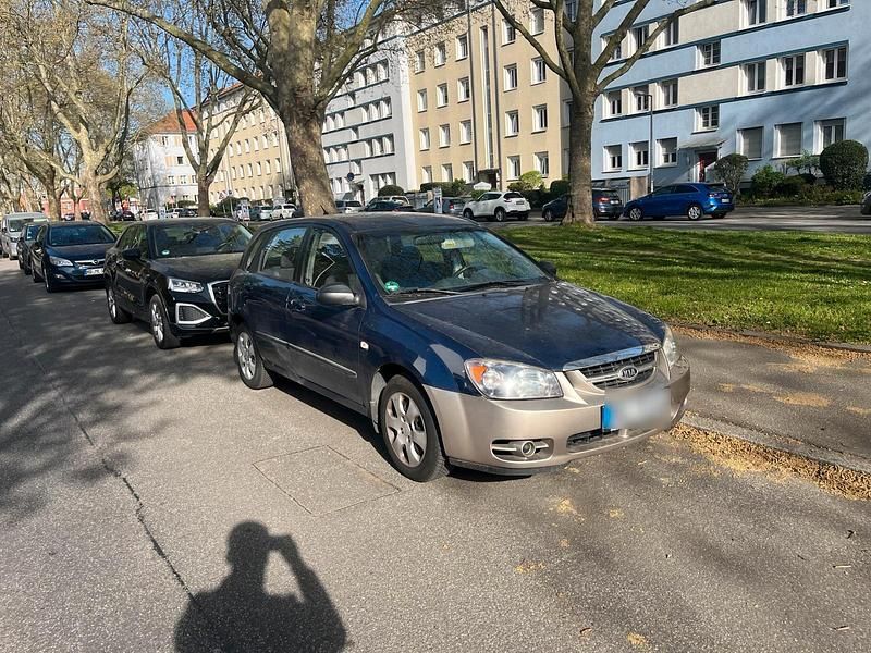Gebraucht Kia Cerato 105 PS (77 kW) 2005 Braun Kleinwagen