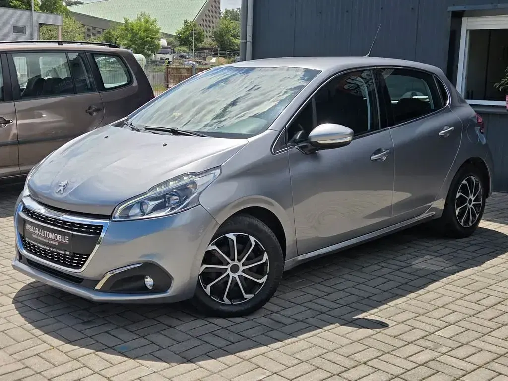 Gebraucht Peugeot 208 Active 110 PS (80 kW) 2019 Grau Kleinwagen
