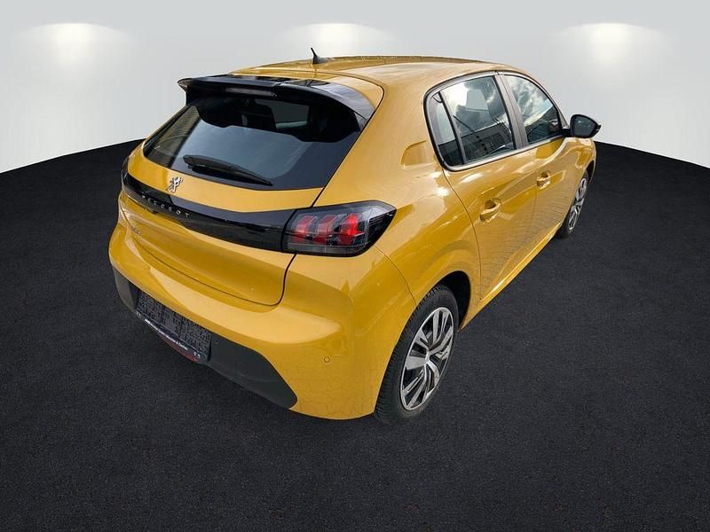 Gebraucht Peugeot 208 Active 101 PS (74 kW) 2023 Gelb faro Kleinwagen