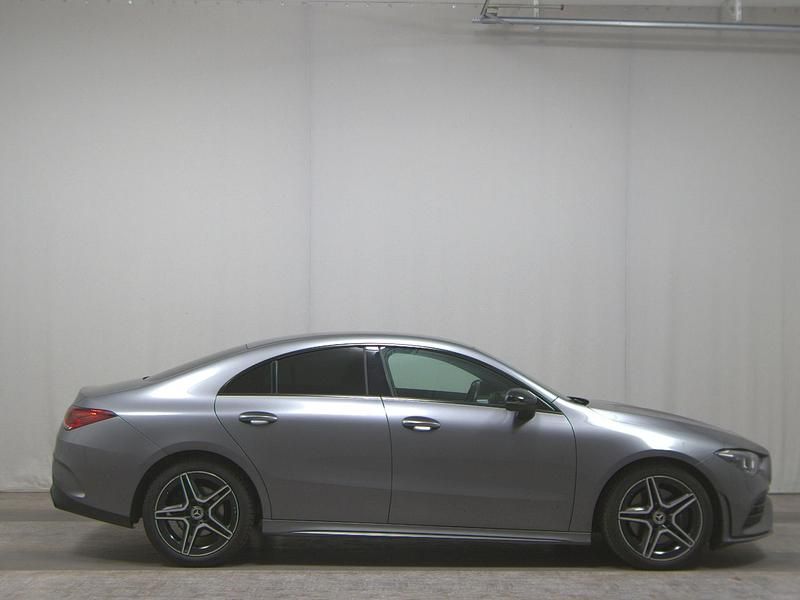Grau Gebraucht 2021 Mercedes CLA200 AMG line Limousine | 27.980 € (Etwas zu teuer) - Bild 1/4