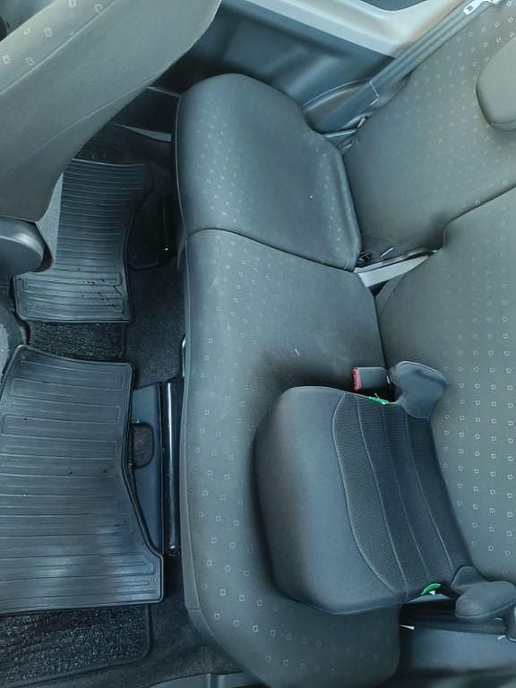 Gebraucht Toyota Yaris 69 PS (50 kW) 2006 Rot Limousine