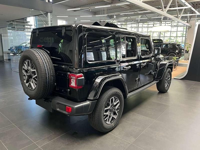 Neu Jeep Wrangler Sahara 272 PS (200 kW) 2025 Schwarz SUV