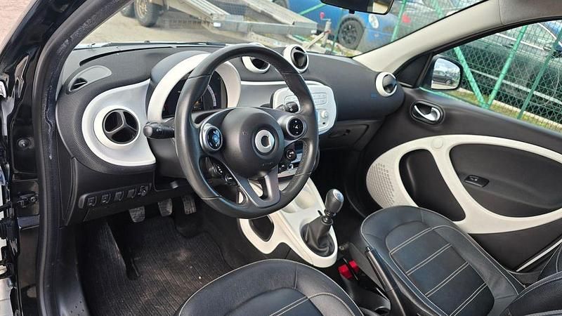 Gebraucht Smart ForFour Basis 90 PS (66 kW) 2015 Schwarz Kleinwagen