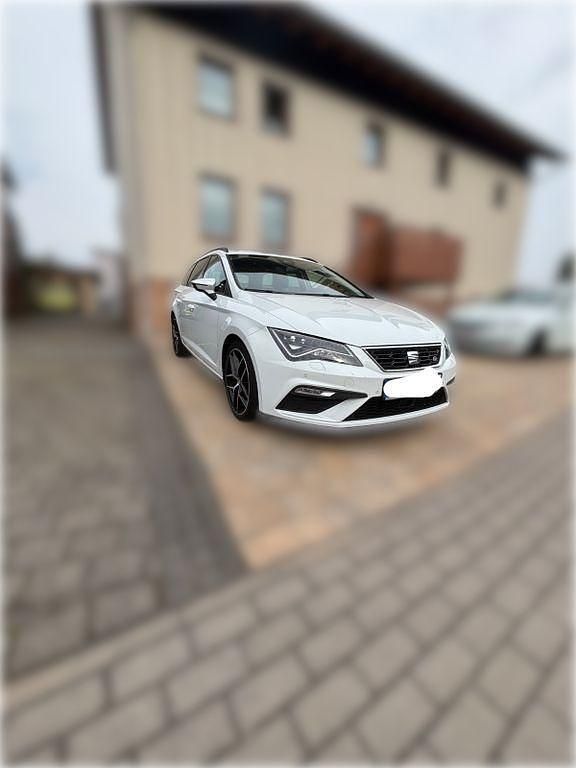 Weiß Gebraucht 2019 Seat Leon ST FR Kombi | 14.399 € (Fairer Preis) - Bild 1/4