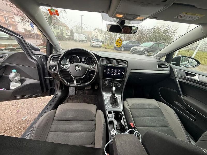 Gebraucht VW Golf VII United 150 PS (110 kW) 2020 Grau Kombi