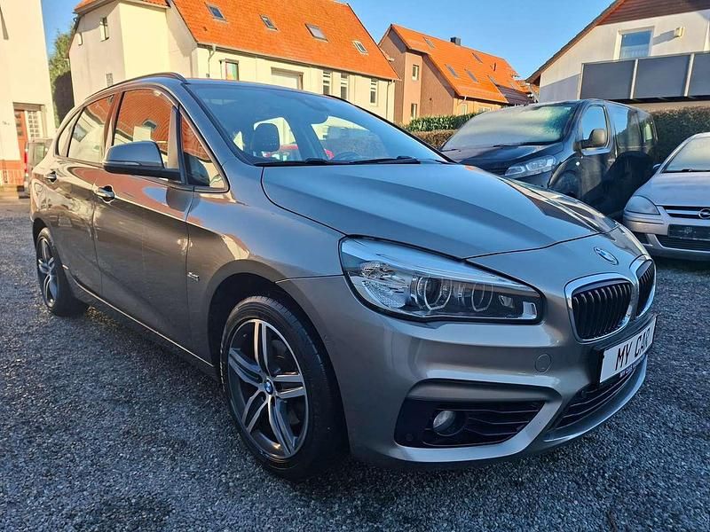 Platinsilber metallic Gebraucht 2015 BMW 220 Sport Line Van / Kleinbus | 13.950 € (Fairer Preis) - Bild 1/4