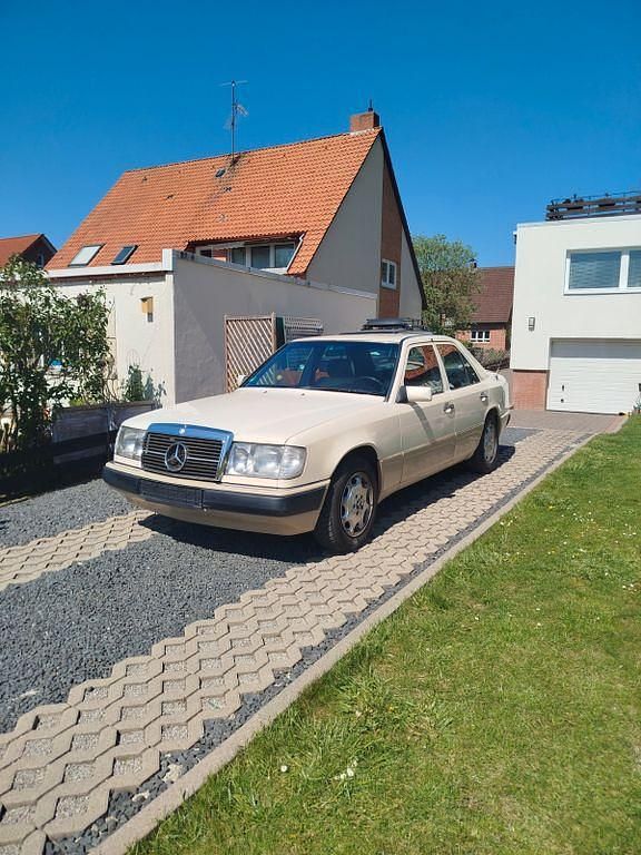 Second-hand Mercedes 200 75 CP (55 kW) 1995 Bej Berlinǎ