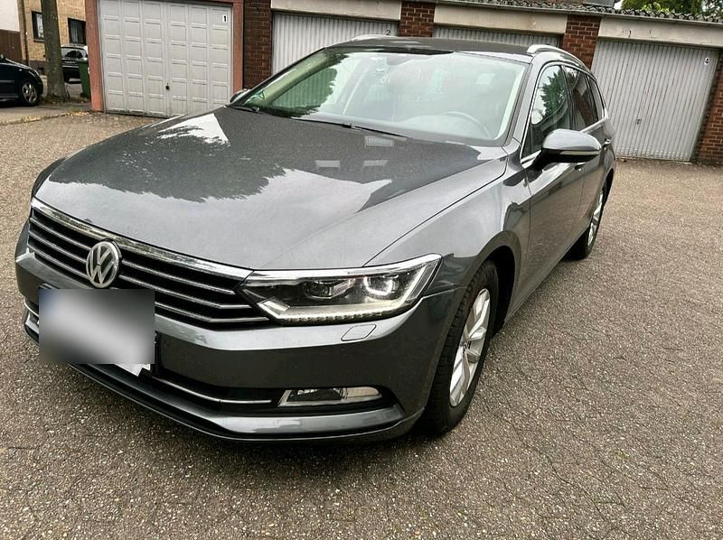Grau Gebraucht 2015 VW Passat Kombi | 11.700 € (Fairer Preis) - Bild 1/4