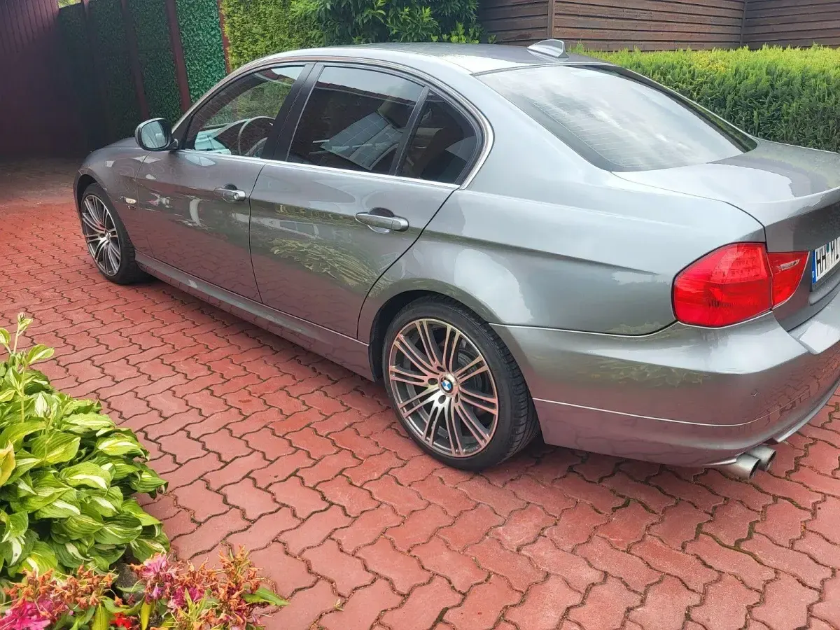 Gebraucht BMW 325 218 PS (160 kW) 2009 Grau Limousine