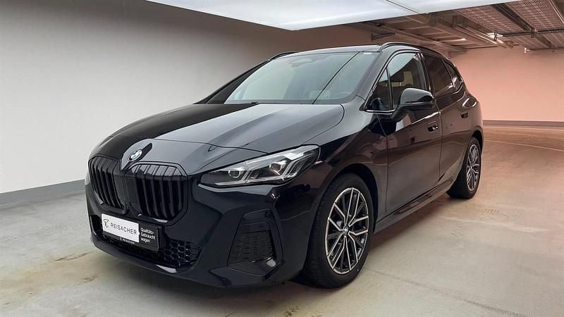 Gebraucht BMW 223 Active Tourer Efficient Dynamics 204 PS (150 kW) 2022 Saphirschwarz metallic Van / Kleinbus