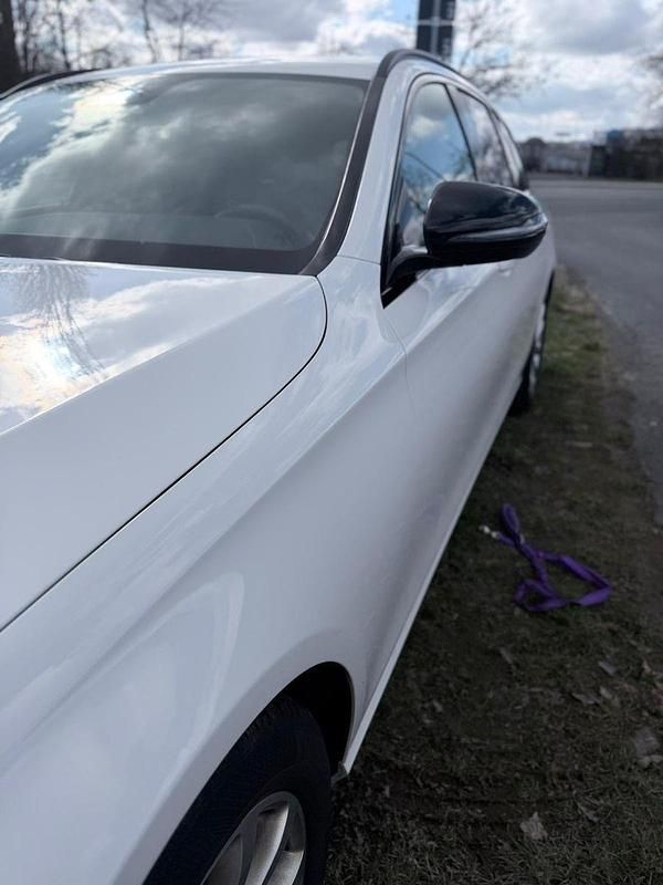 Second-hand Mercedes E220 194 CP (142 kW) 2018 Alb Berlinǎ