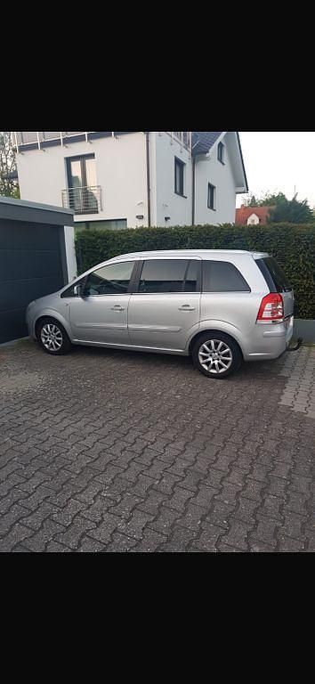 Gebraucht Opel Zafira Family 125 PS (91 kW) 2010 Silber Van / Kleinbus