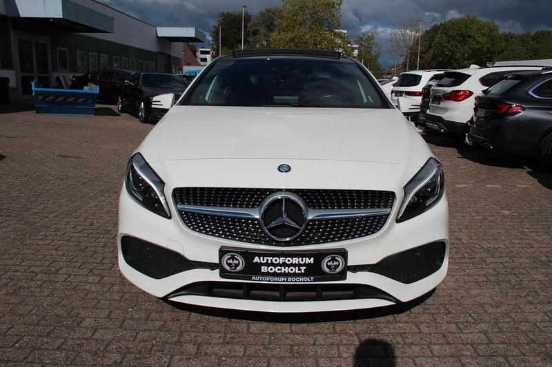 Weiß Gebraucht 2017 Mercedes A180 AMG line Limousine | 19.900 € (Etwas zu teuer) - Bild 1/4