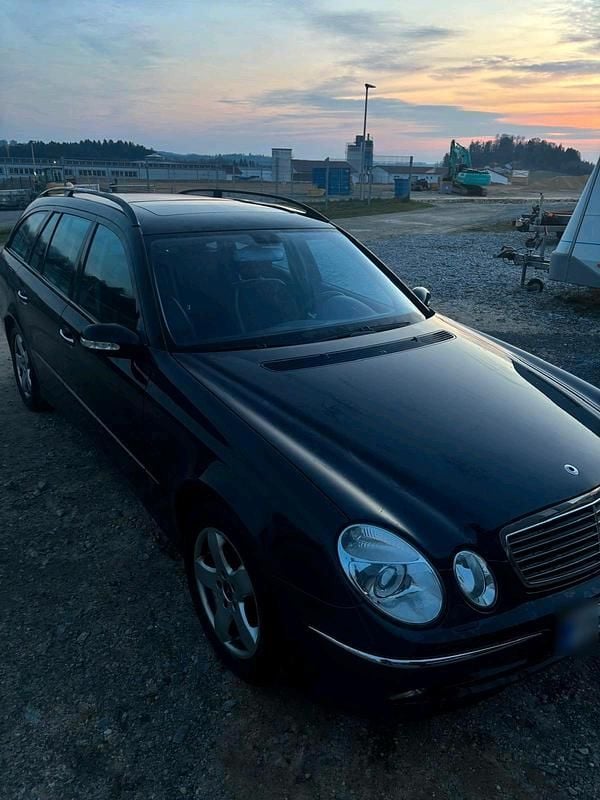 Gebraucht Mercedes E270 Avantgarde 177 PS (130 kW) 2005 Blau Kombi
