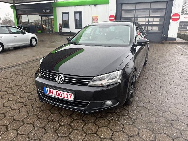 Gebraucht VW Jetta Highline 140 PS (102 kW) 2012 Schwarz Limousine
