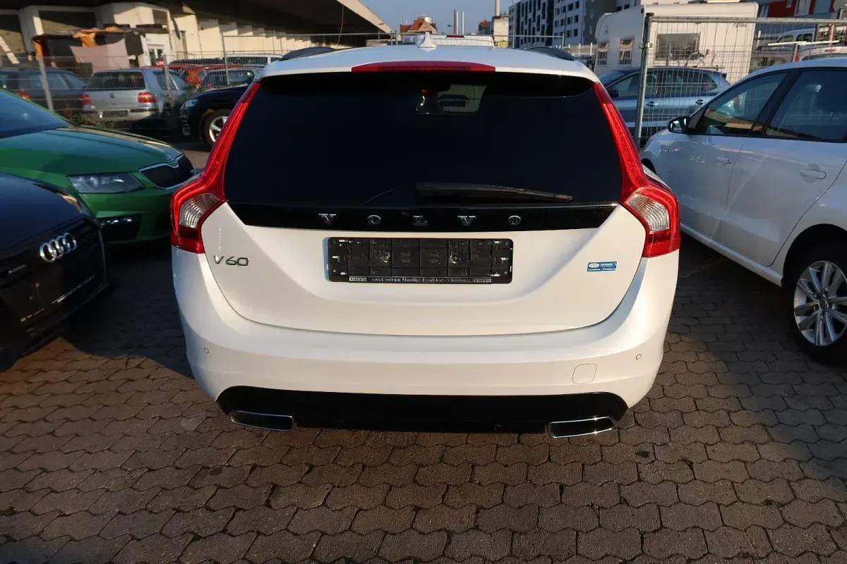 Gebraucht Volvo V60 Linje Svart 190 PS (139 kW) 2017 Weiß Kombi