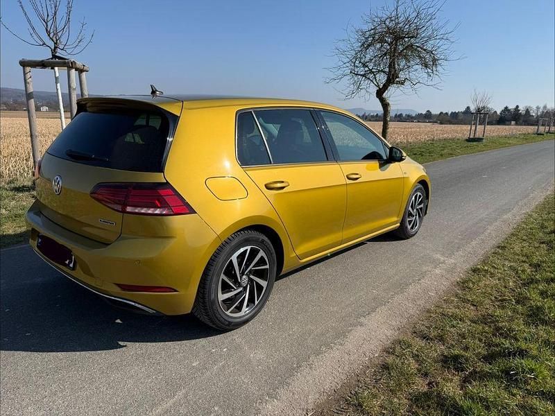 Gebraucht VW Golf VII Join 131 PS (96 kW) 2018 Gelb Limousine