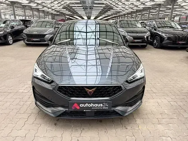 Używany Cupra Leon VZ 300 KM (220 kW) 2023 Szary Sedan/Limuzyna