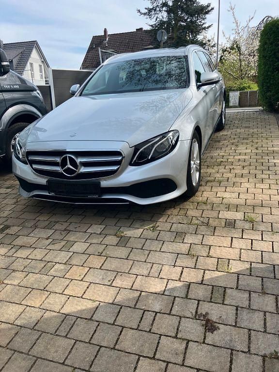 Gebraucht Mercedes E200 Avantgarde 184 PS (135 kW) 2016 Silber Limousine