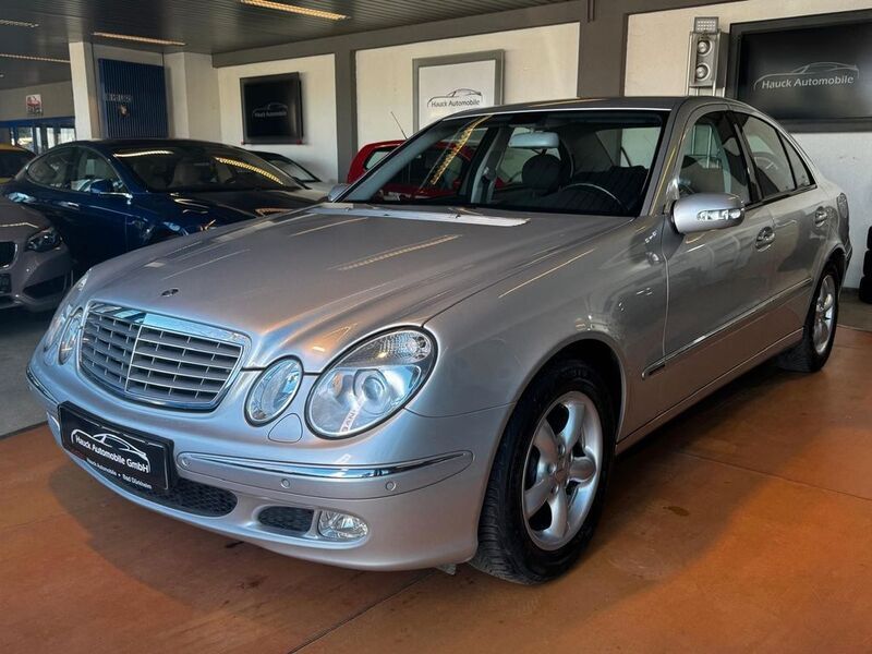 Silver metallic Gebraucht 2004 Mercedes E240 Limousine | 9.950 € - Bild 1/4