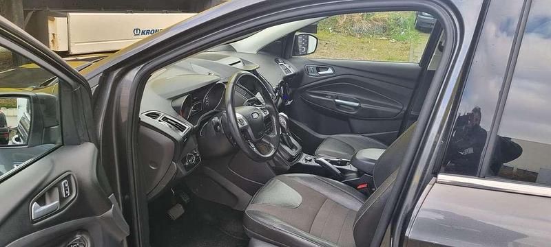 Gebraucht Ford Kuga Titanium 179 PS (131 kW) 2016 Grau SUV