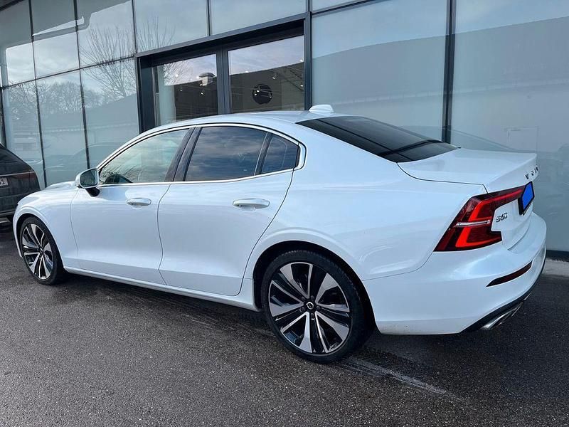 Gebraucht Volvo S60 Inscription 163 PS (119 kW) 2021 Weiß Limousine