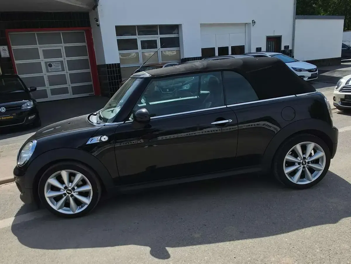 Käytetty Mini Cooper S Cabriolet 184 HP (135 kW) 2011 Musta Avoauto