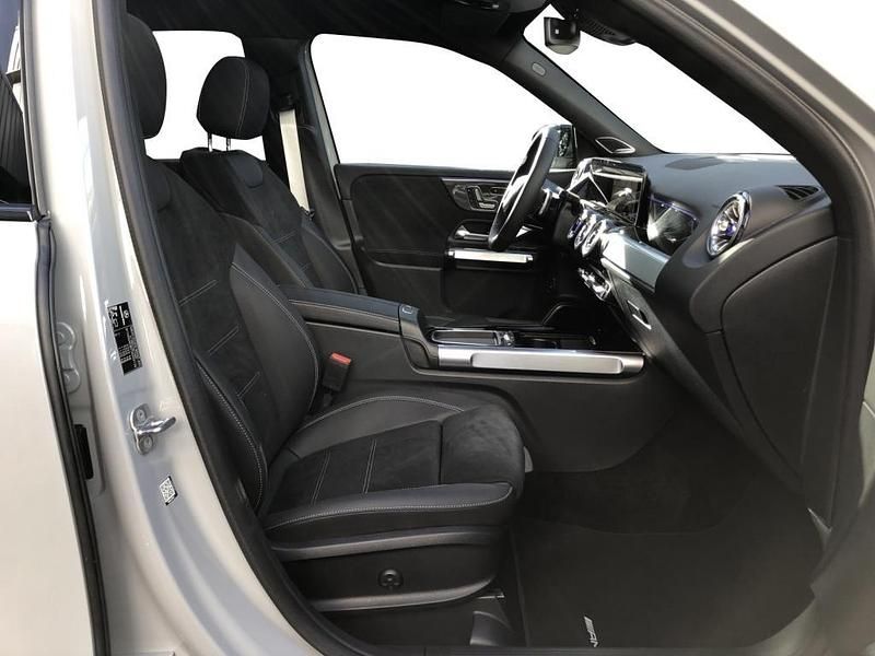 Gebraucht Mercedes GLB250 224 PS (164 kW) 2025 Manufaktur lack manufaktur alpingrau uni SUV