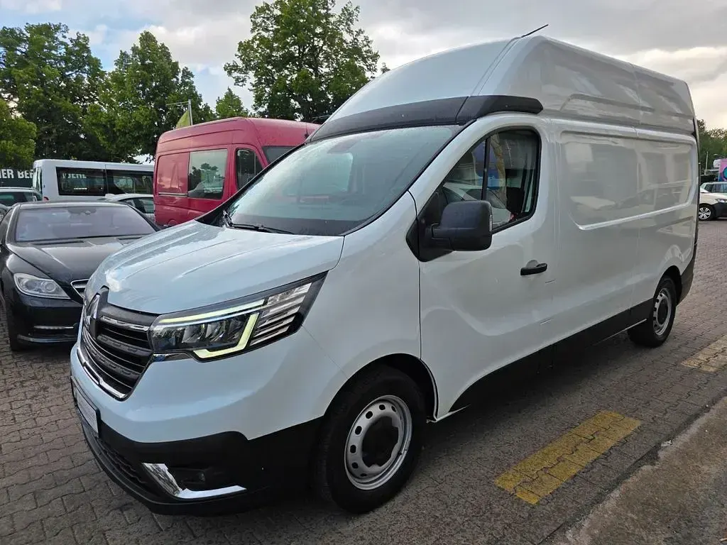 Gebraucht Renault Trafic Komfort 150 PS (110 kW) 2023 Weiß Van / Kleinbus