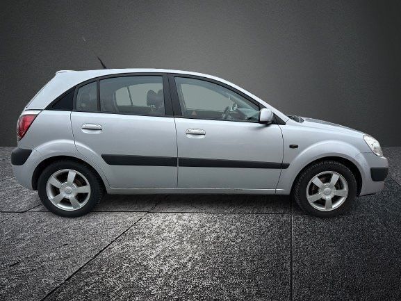 Gebraucht Kia Rio EX 97 PS (71 kW) 2005 Silber Limousine