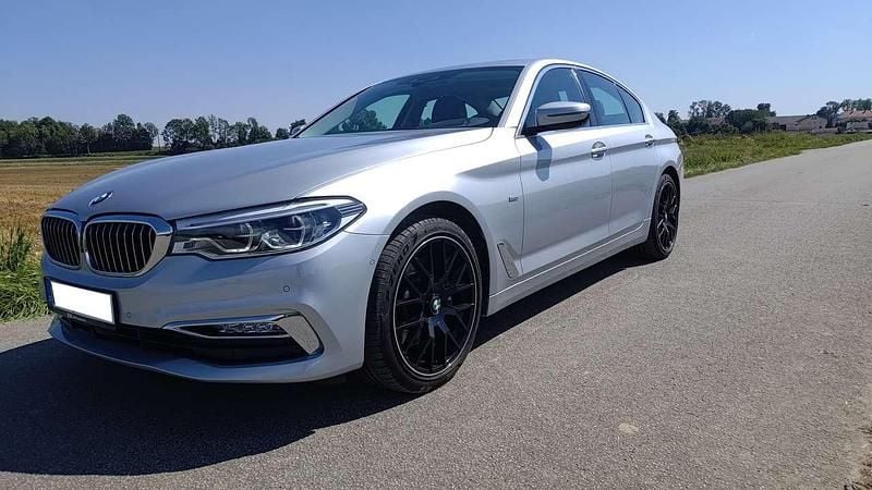 Silber Gebraucht 2018 BMW 530 Luxury Line Limousine | 25.400 € (Superpreis) - Bild 1/4