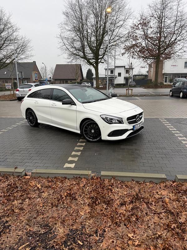 Weiß Gebraucht 2017 Mercedes CLA220 Shooting Brake AMG Kombi | 12.500 € (Fairer Preis) - Bild 1/4
