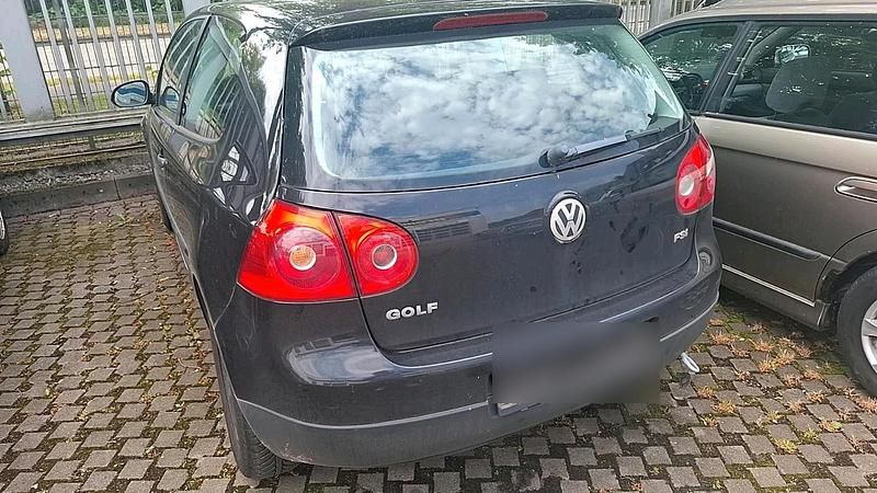 Schwarz Gebraucht 2004 VW Golf V Kleinwagen | 650 € (Superpreis) - Bild 1/3