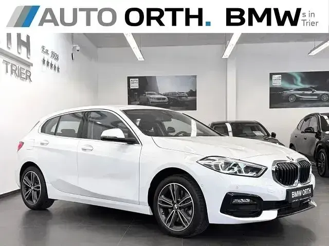 Gebraucht BMW 120 Sport Line 270 PS (198 kW) 2022 Alpinweiß iii Limousine