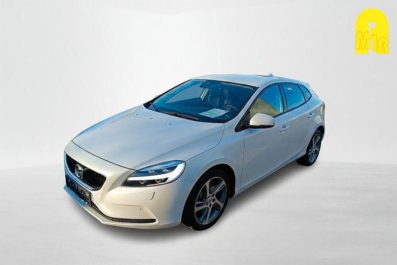 Weiß Gebraucht 2016 Volvo V40 Momentum Limousine | 15.140 € (Fairer Preis) - Bild 1/4