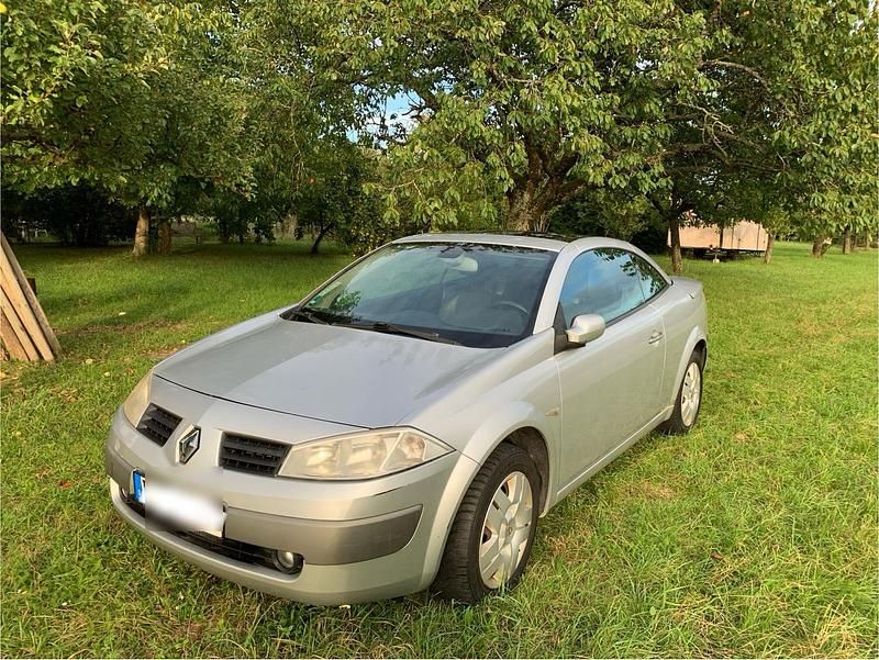 Silber Gebraucht 2005 Renault Mégane Cabriolet Dynamique Cabrio | 1.000 € (Superpreis) - Bild 1/4