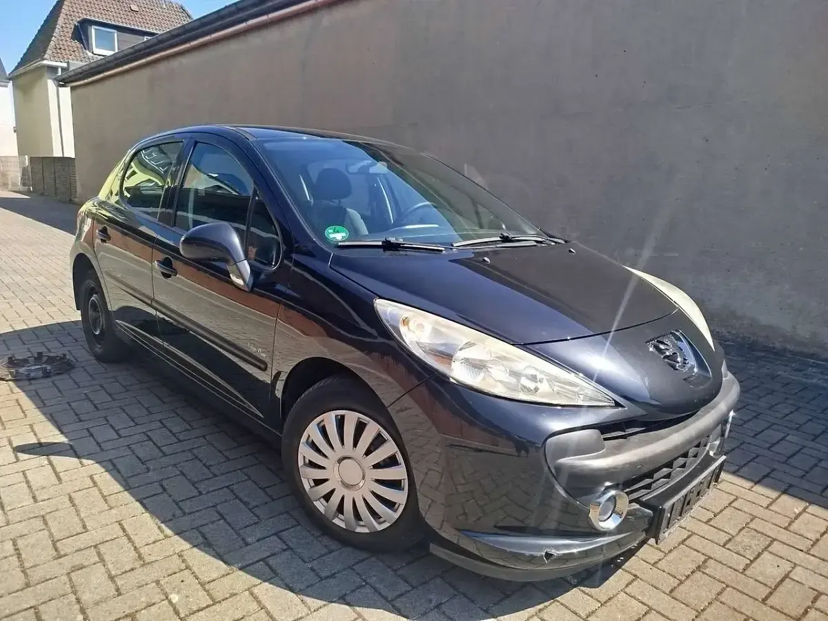 Gebraucht Peugeot 207 Urban Move 95 PS (69 kW) 2009 Farbe schwarz Kleinwagen