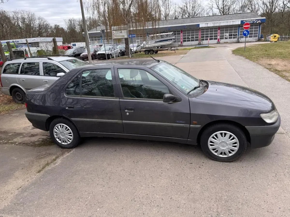 Gebraucht Peugeot 306 Style 88 PS (64 kW) 1999 Schwarz Limousine